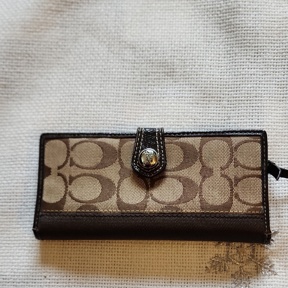 Coach Signature Brown and Black Card Holder - Picture 1 of 8